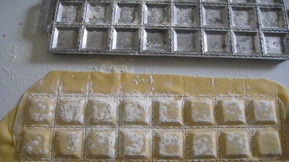 равиоли с лангустинами и цукини в густом бульоне