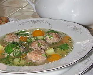 Суп с фрикадельками на курином бульоне