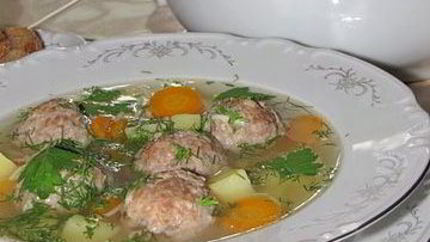 Суп с фрикадельками на курином бульоне