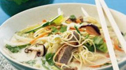 Тайский говяжий бульон с лапшой