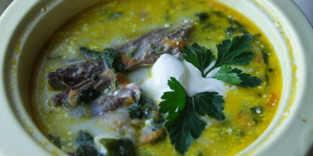 Рецепт зеленого борща с крапивой, черемшой и шпинатом на говяжьем бульоне