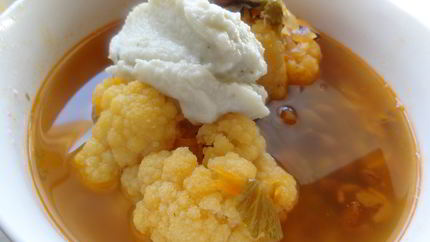 Фасолево-грибной суп с кремом из цветной капусты и рокфора