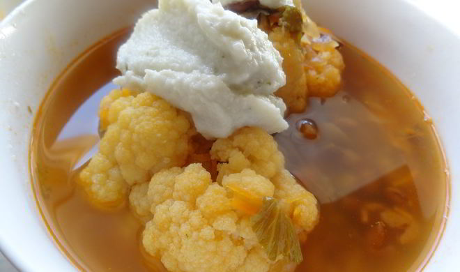 Фасолево-грибной суп с кремом из цветной капусты и рокфора