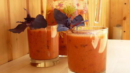 Гаспачо с черешней