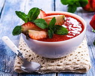 Гаспачо с клубникой