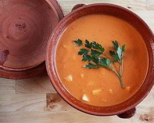 Гаспачо с томатами и персиками