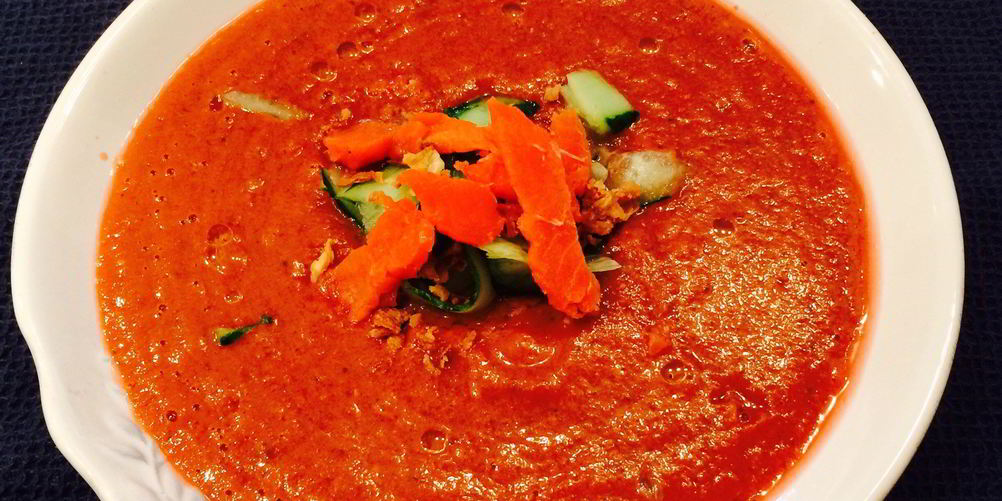 Рецепт гаспачо с вишней, лососем и копченой паприкой