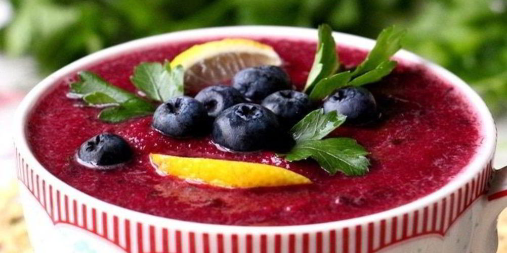 Рецепт свекольно-ягодного гаспачо