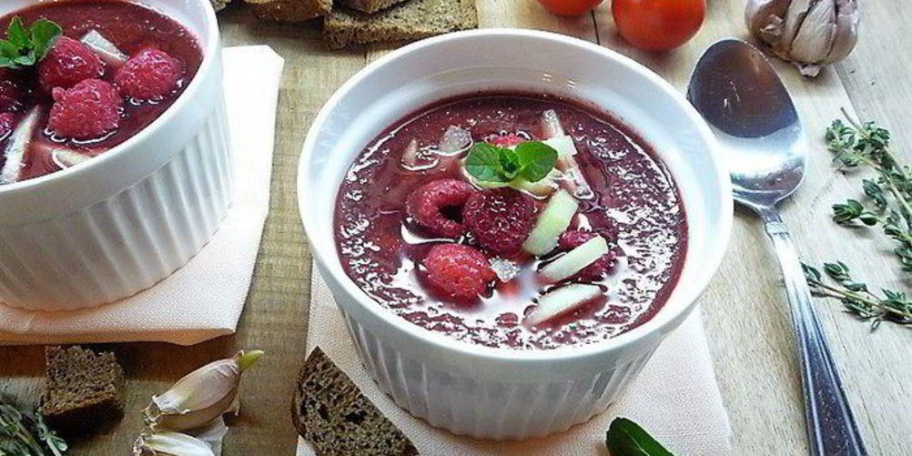 Рецепт вишнева-малинового гаспачо