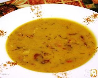 Гороховый крем-суп на копченных ребрышках