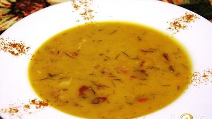 Гороховый крем-суп на копченных ребрышках