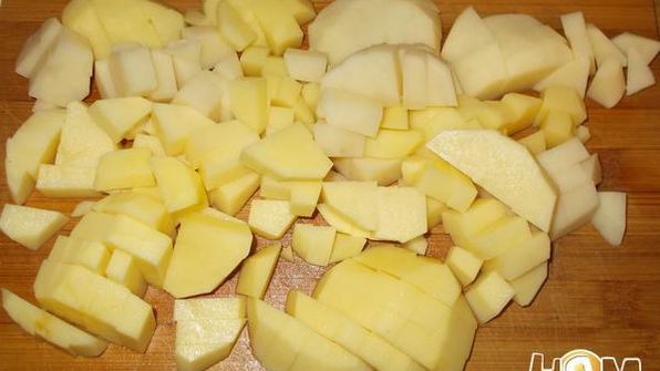 гороховый крем-суп на копченных ребрышках