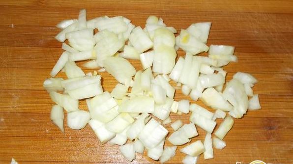 гороховый крем-суп на копченных ребрышках