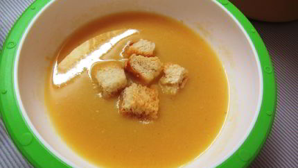 Гороховый крем-суп с чесночными гренками