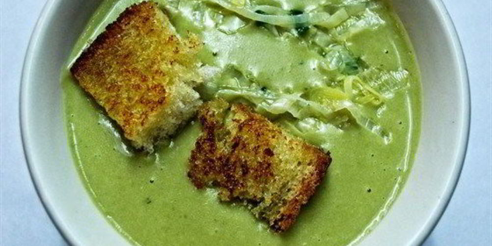 Рецепт горохового крема-супа с луком-пореем и крутонами