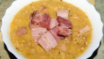 Гороховый суп с копченой грудинкой
