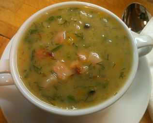 Гороховый суп с копчеными ребрами и беконом