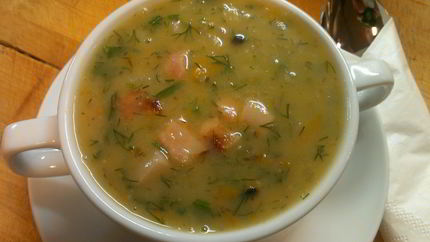 Гороховый суп с копчеными ребрами и беконом