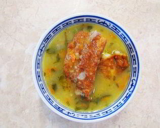 Гороховый суп с копчеными ребрышками