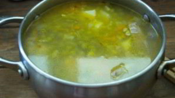 гороховый суп с куриными крыльями