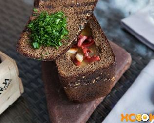 Гороховый суп в хлебе