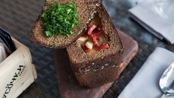 гороховый суп в хлебе