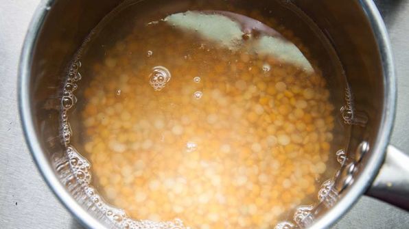 гороховый суп в хлебе