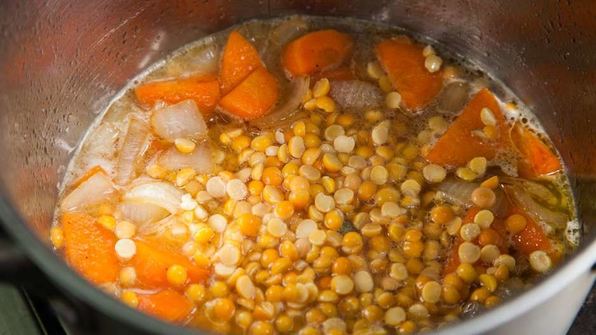 гороховый суп в хлебе