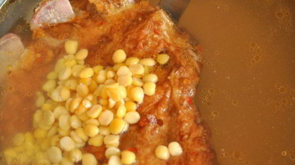 суп гороховый с копчеными ребрышками