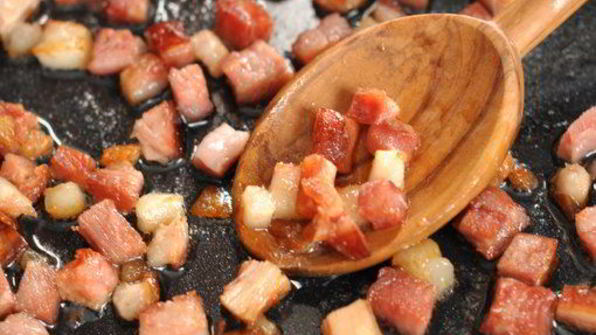 суп гороховый с копчеными ребрышками