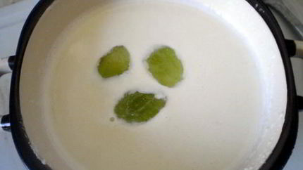 Ахобланко-испанский холодный суп из миндаля