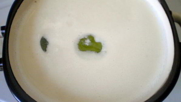 ахобланко-испанский холодный суп из миндаля