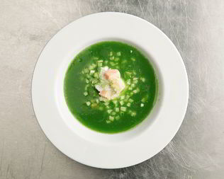 Холодный огуречный суп с лососем