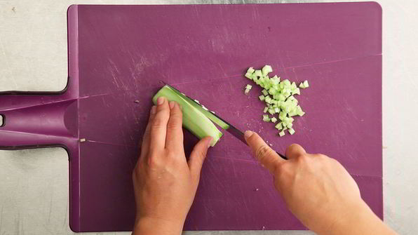 холодный огуречный суп с лососем