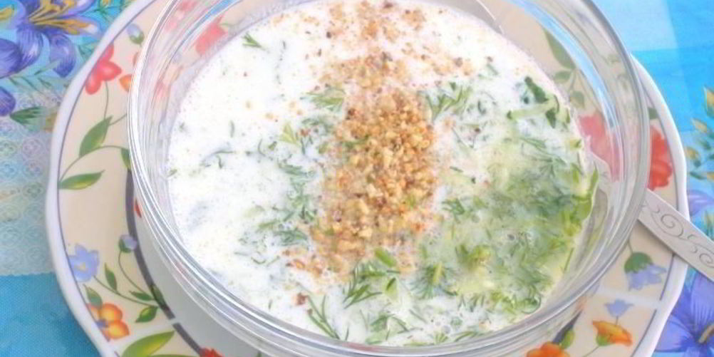 Рецепт холодного супа из зелени с огурцами на кефире для похудения