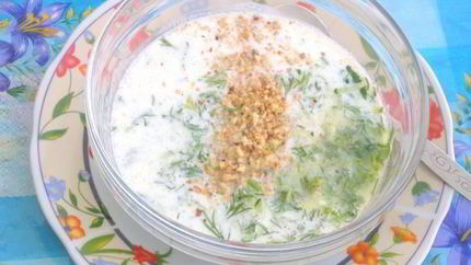 Холодный суп из зелени с огурцами на кефире для похудения