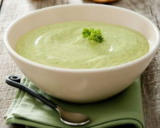 Холодный суп-пюре из цуккини и козьего сыра