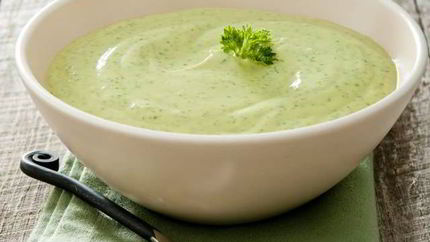 Холодный суп-пюре из цуккини и козьего сыра