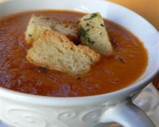 Холодный томатный суп с розмарином