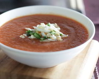 Холодный томатный суп со сладким перцем и чили