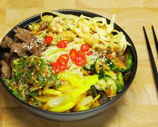 Кукси с говядиной и яичной лапшой