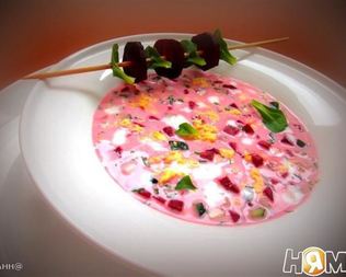 Летний холодный суп со свеклой