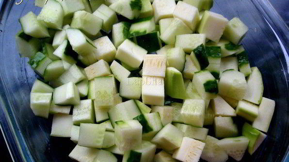 огуречно-кабачковый холодный суп с моцареллой