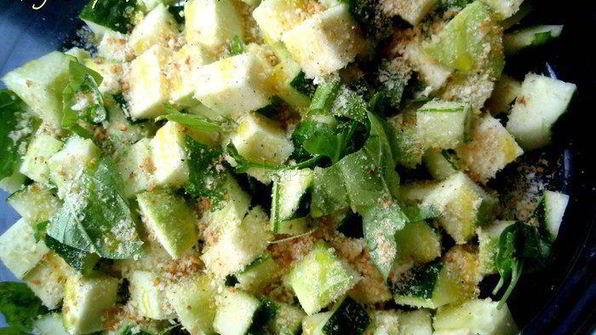 огуречно-кабачковый холодный суп с моцареллой