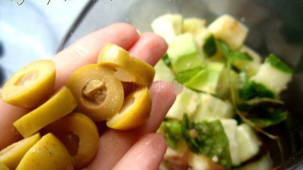 огуречно-кабачковый холодный суп с моцареллой