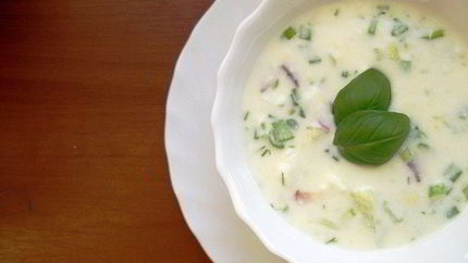 Окрошка на кефире — легкий холодный суп