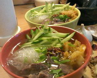 Острый суп кукси с кимчи