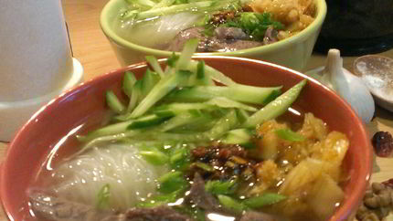 Острый суп кукси с кимчи