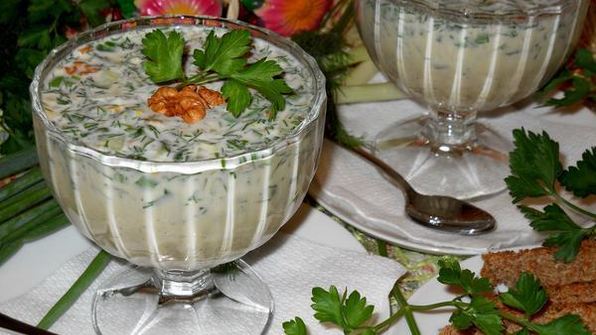 зеленый холодный суп на кефире таратор