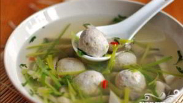китайский суп с фрикадельками из мяса и рыбы